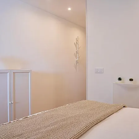 Apartment Modern With Pool And Balcony *